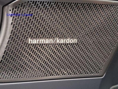 2023 Volvo XC40 B5 AWD Plus Dark Theme