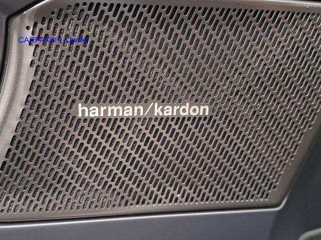 2023 Volvo XC40 B5 AWD Plus Dark Theme