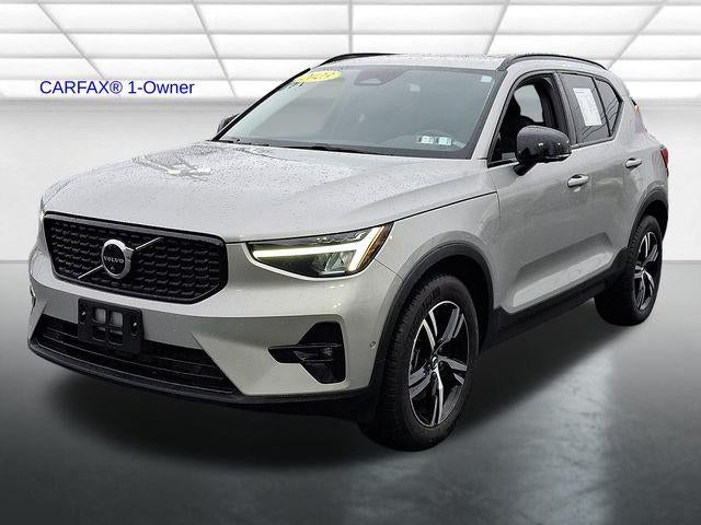 2023 Volvo XC40 B5 AWD Plus Dark Theme