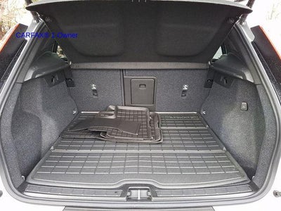 2023 Volvo XC40 B5 AWD Plus Dark Theme