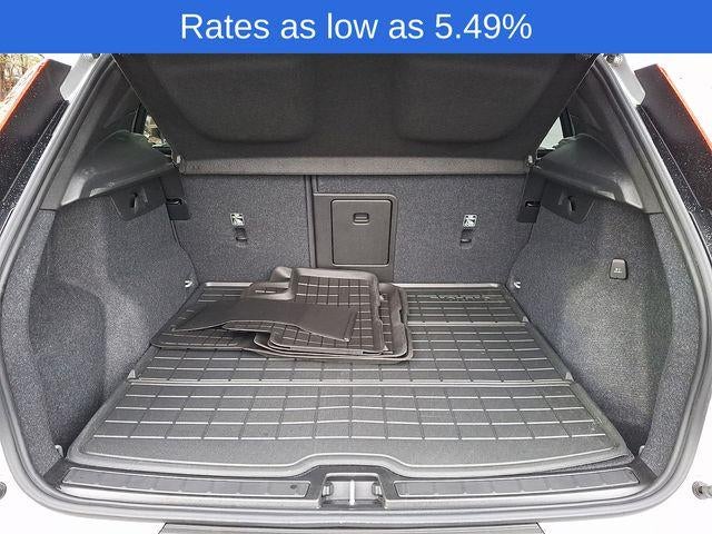 2023 Volvo XC40 B5 AWD Plus Dark Theme