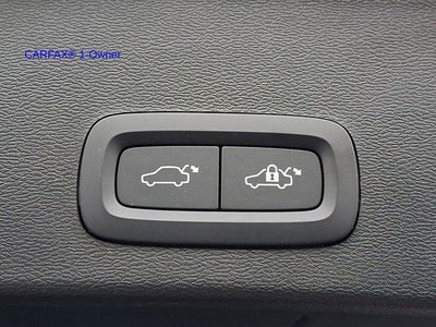 2023 Volvo XC40 B5 AWD Plus Dark Theme