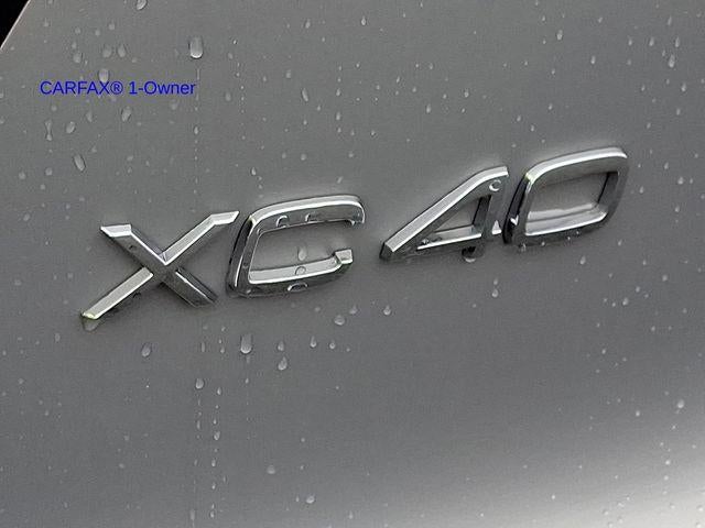 2023 Volvo XC40 B5 AWD Plus Dark Theme