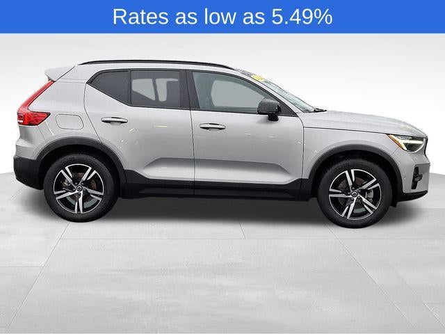 2023 Volvo XC40 B5 AWD Plus Dark Theme