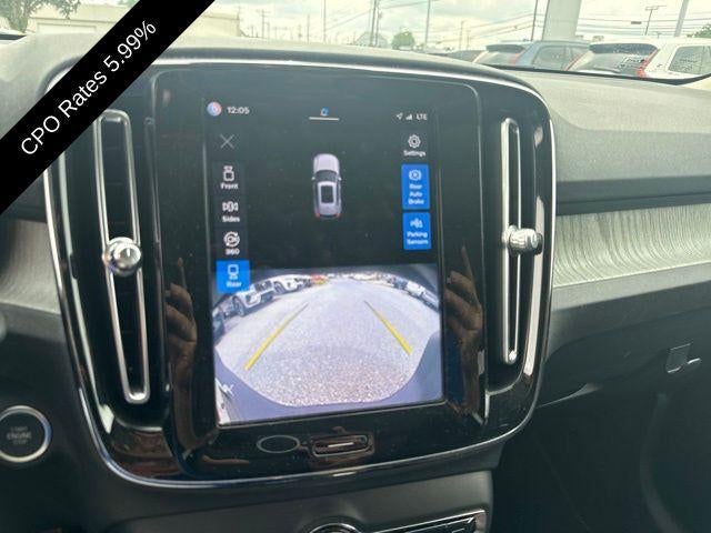 2023 Volvo XC40 B5 AWD Plus Dark Theme