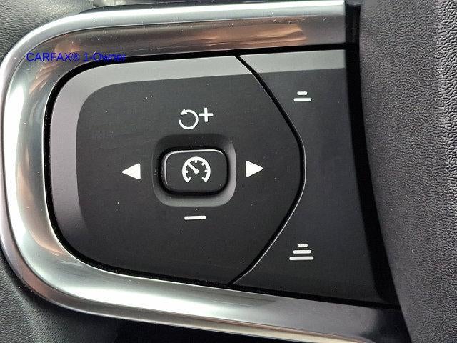 2023 Volvo XC40 B5 AWD Plus Dark Theme