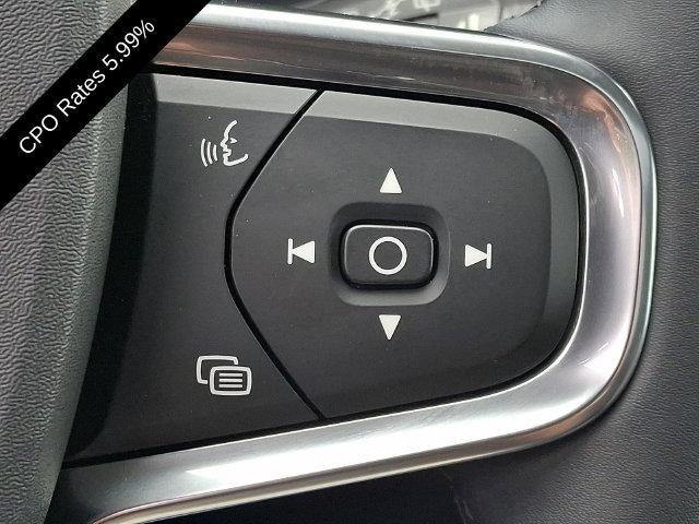 2023 Volvo XC40 B5 AWD Plus Dark Theme