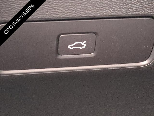 2023 Volvo XC40 B5 AWD Plus Dark Theme