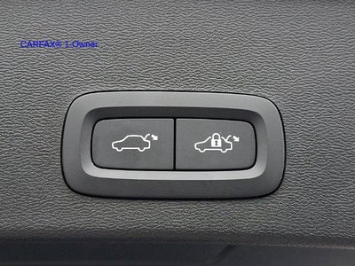 2023 Volvo XC40 B5 AWD Plus Dark Theme