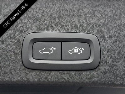 2023 Volvo XC40 B5 AWD Plus Dark Theme