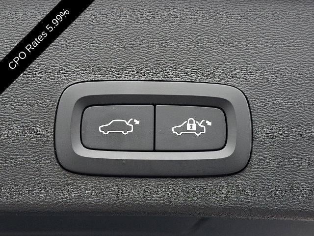 2023 Volvo XC40 B5 AWD Plus Dark Theme