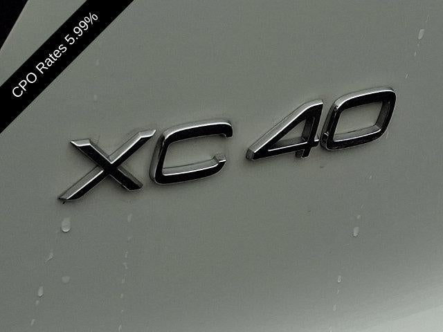 2023 Volvo XC40 B5 AWD Plus Dark Theme