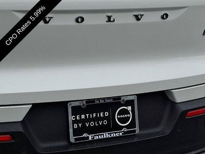 2023 Volvo XC40 B5 AWD Plus Dark Theme