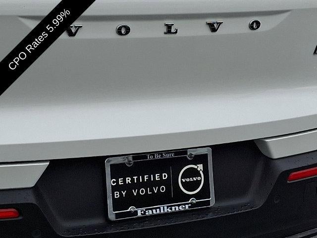 2023 Volvo XC40 B5 AWD Plus Dark Theme