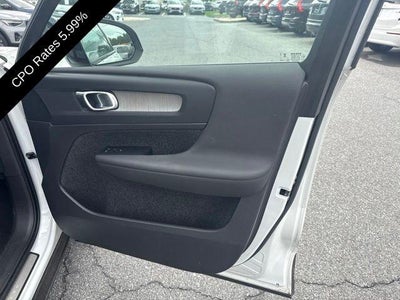 2023 Volvo XC40 B5 AWD Plus Dark Theme