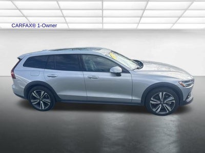 2025 Volvo V60 Cross Country B5 AWD Plus