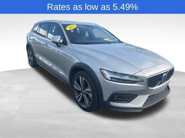 2025 Volvo V60 Cross Country B5 AWD Plus