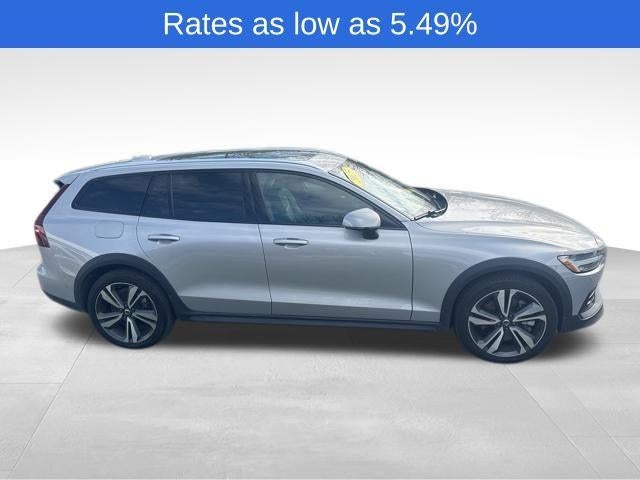 2025 Volvo V60 Cross Country B5 AWD Plus