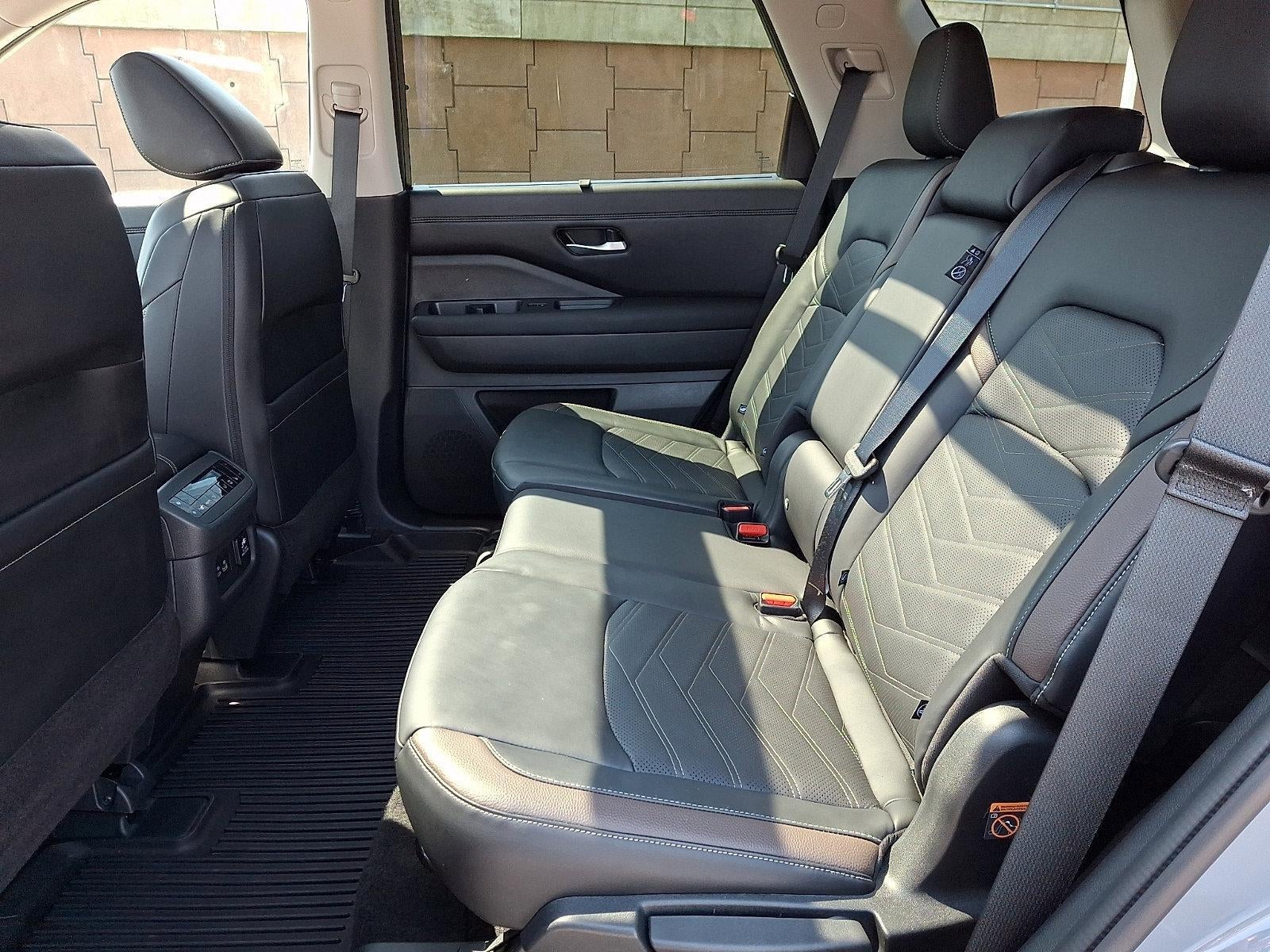 2025 Nissan Pathfinder Platinum 4WD