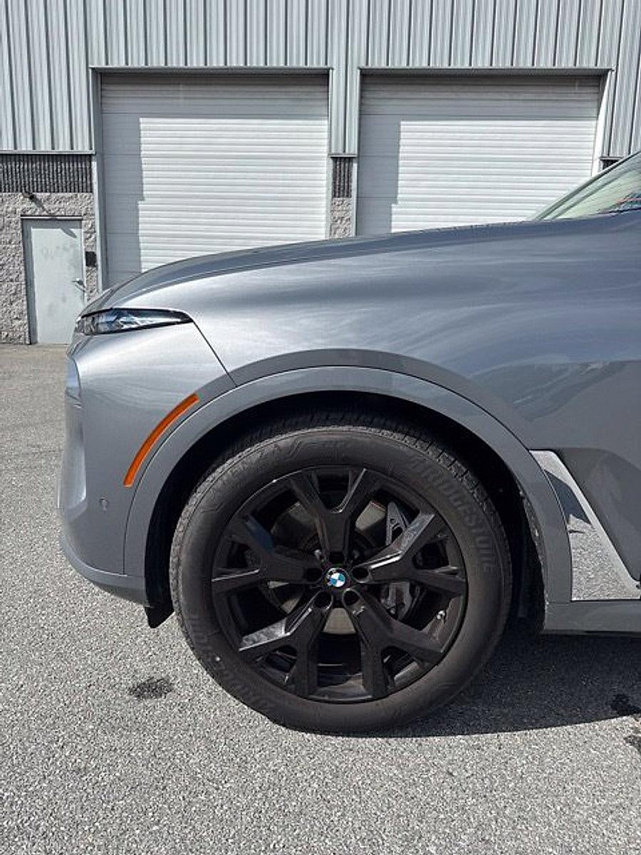 2025 BMW X7 xDrive40i Sports Activity Vehicle