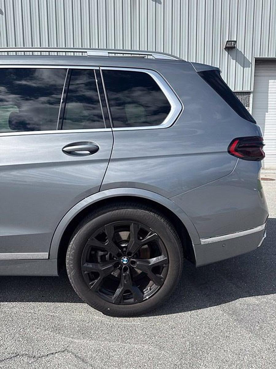 2025 BMW X7 xDrive40i Sports Activity Vehicle