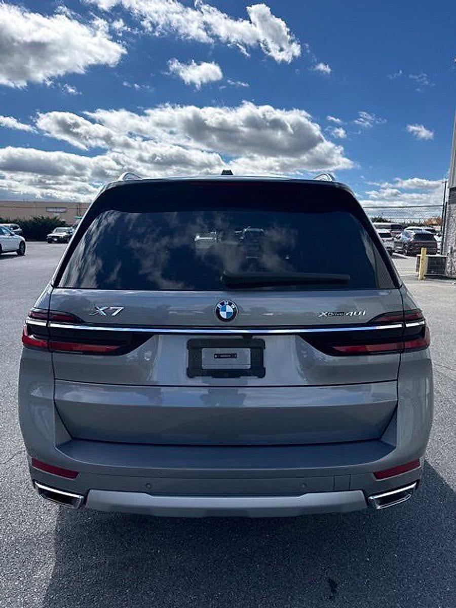 2025 BMW X7 xDrive40i Sports Activity Vehicle