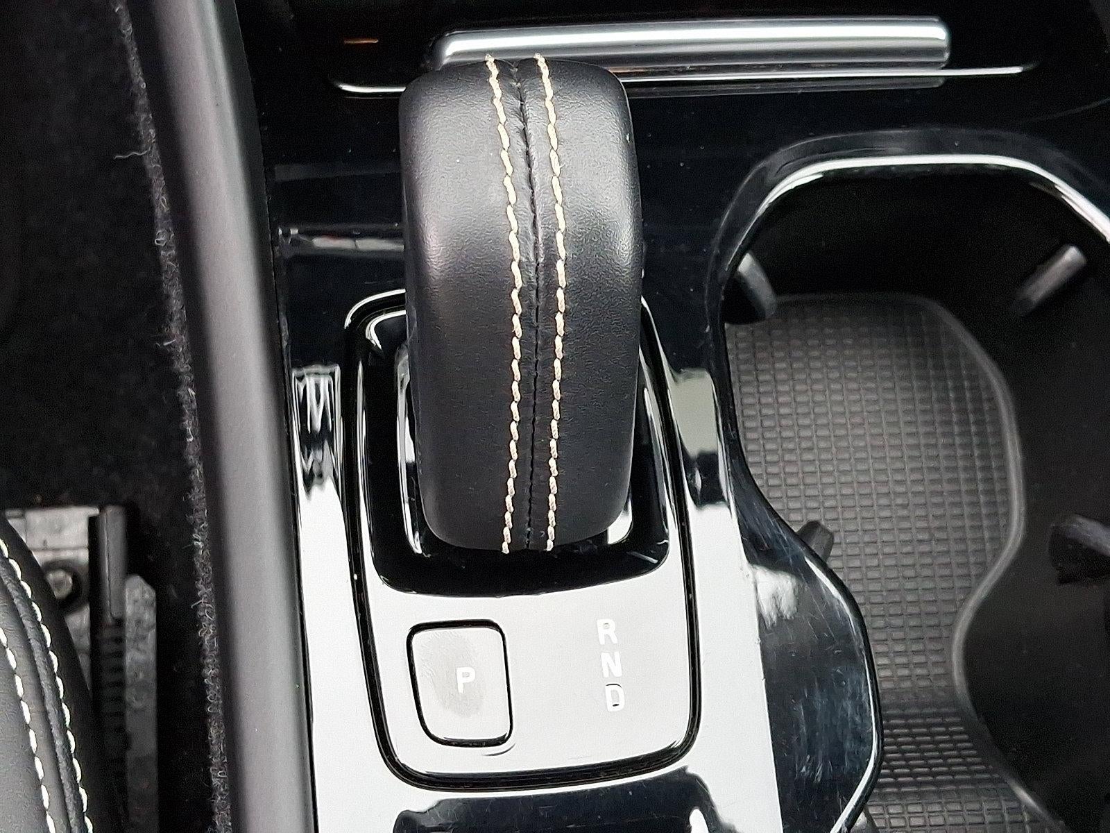 2021 Volvo XC40 T5 AWD R-Design