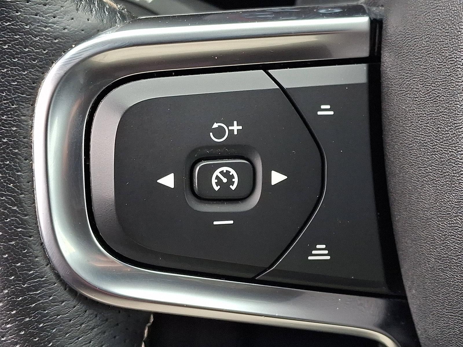 2021 Volvo XC40 T5 AWD R-Design