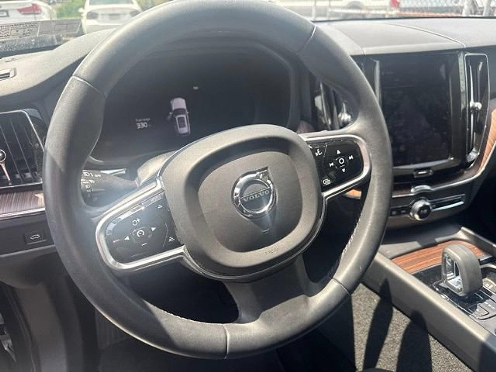 2023 Volvo XC60 B5 AWD Plus Bright Theme