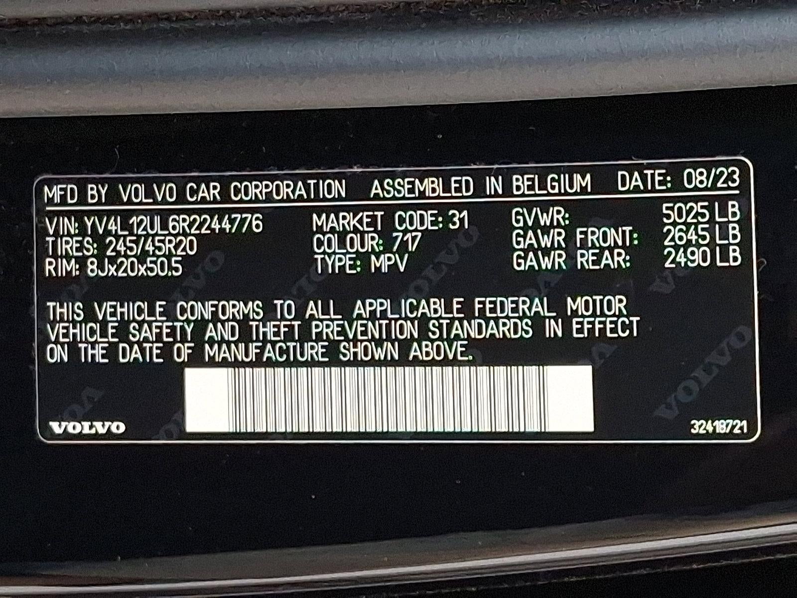 2024 Volvo XC40 B5 AWD Plus Dark Theme