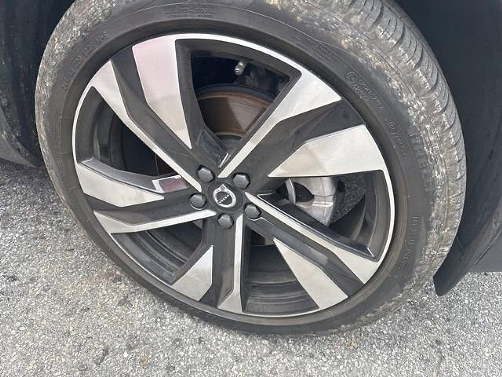 2024 Volvo XC40 B5 AWD Plus Dark Theme