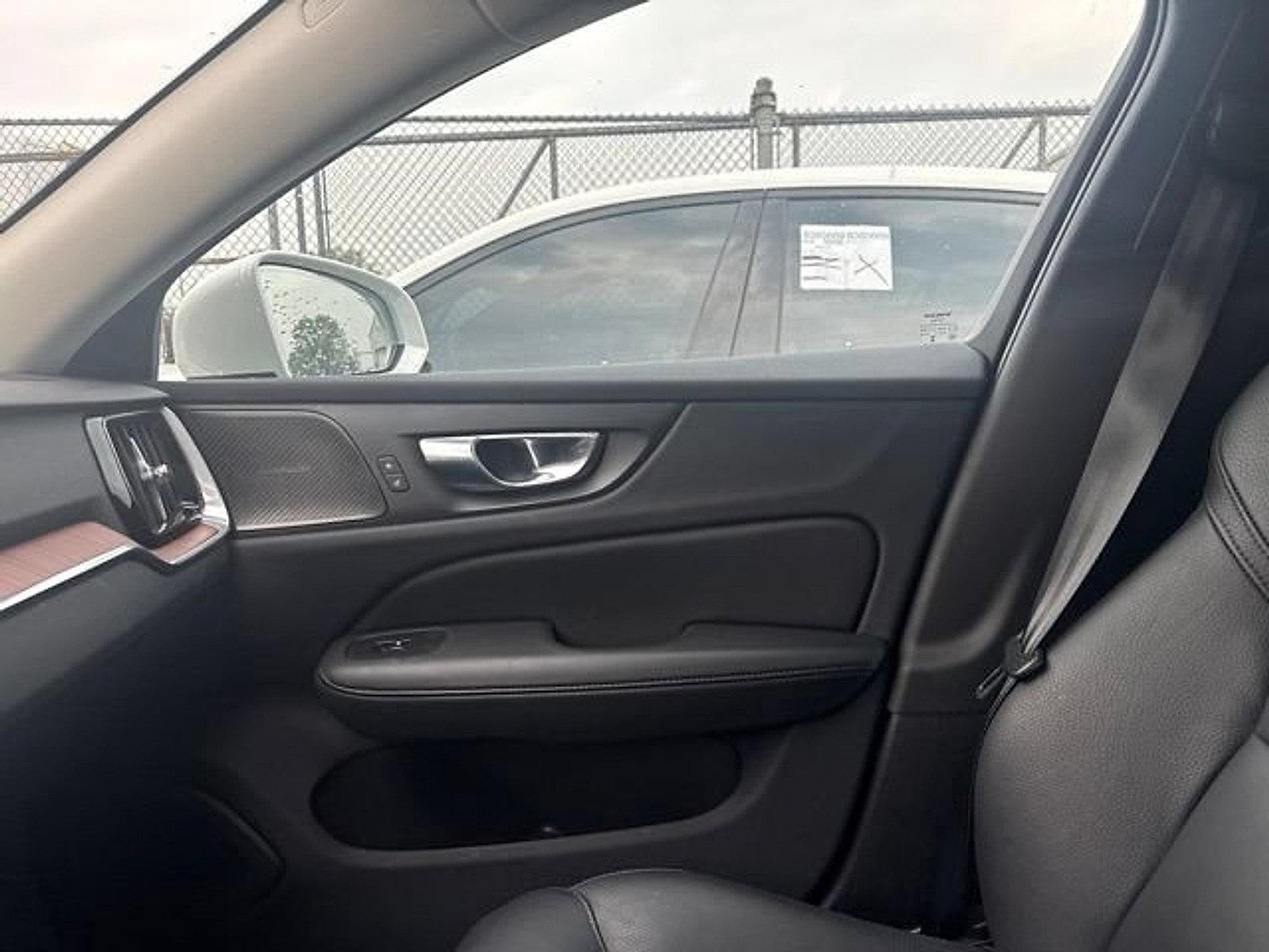 2024 Volvo V60 Cross Country B5 AWD Plus
