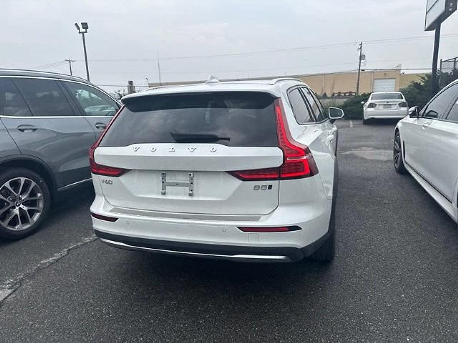 2024 Volvo V60 Cross Country B5 AWD Plus