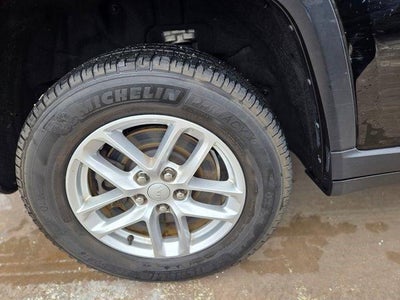 2022 Jeep Grand Cherokee L Laredo 4x4