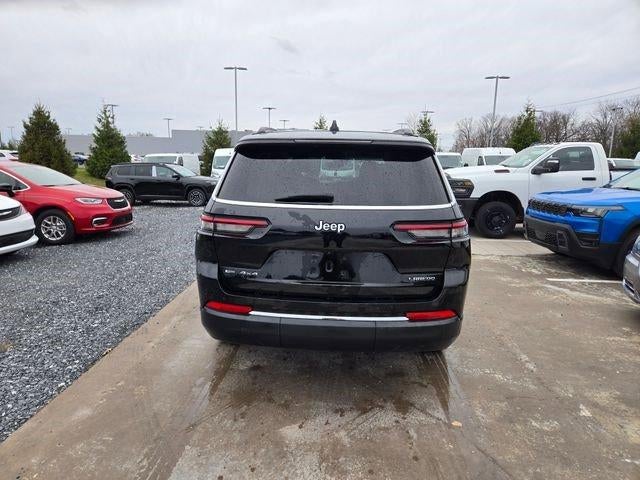 2022 Jeep Grand Cherokee L Laredo 4x4