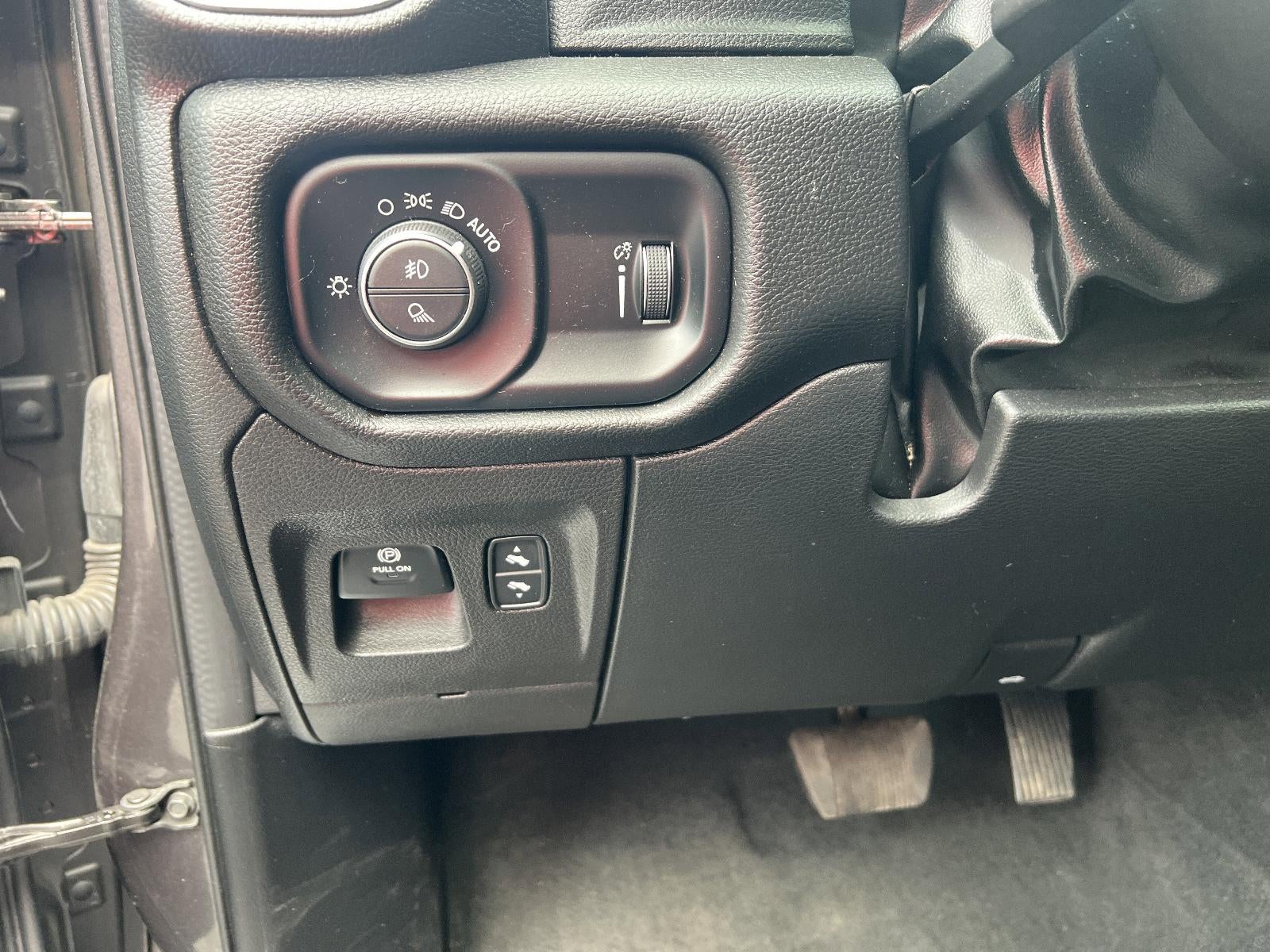 2022 RAM 1500 Big Horn 4x4 Crew Cab 5'7" Box