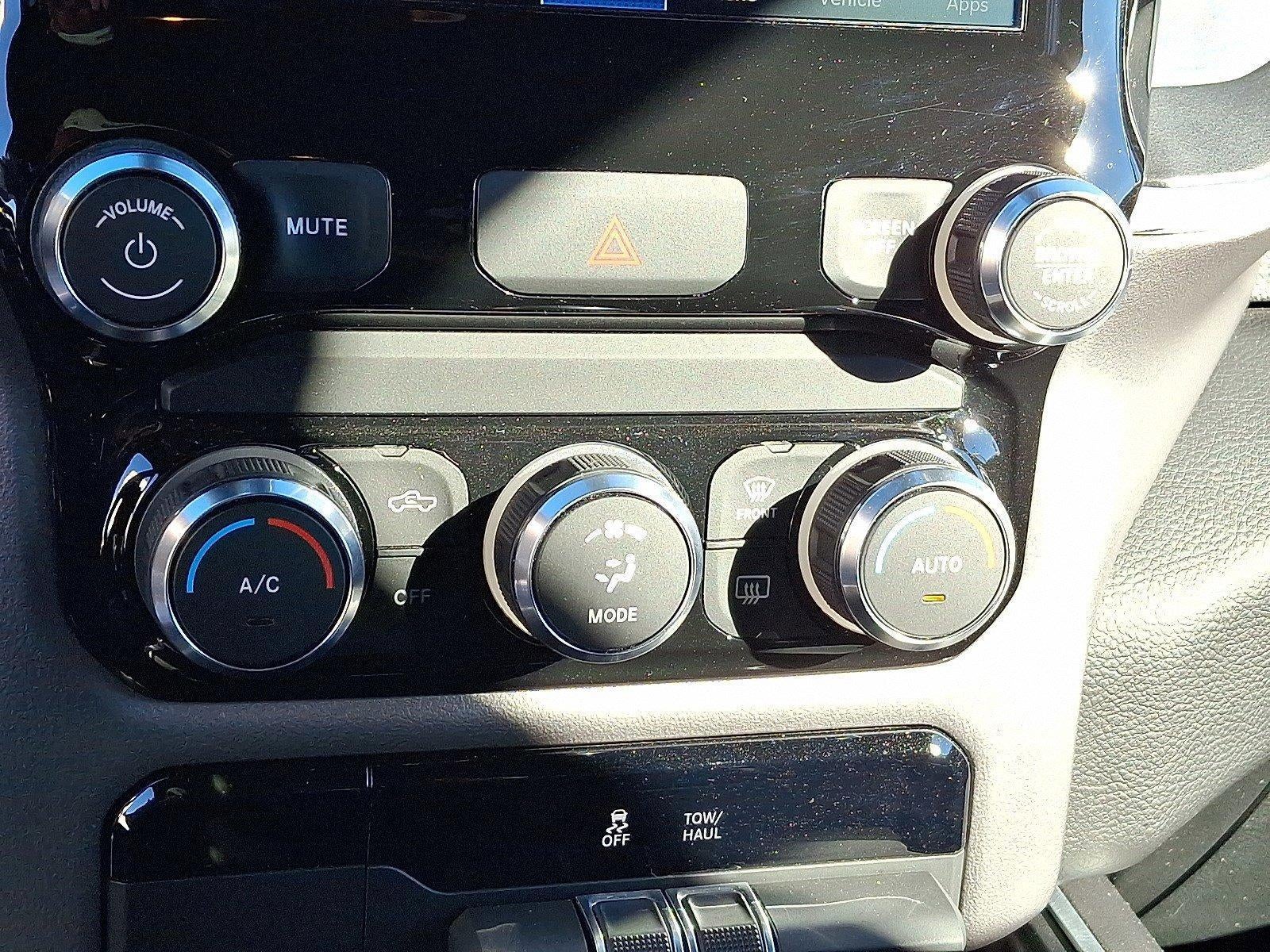 2022 RAM 1500 Big Horn 4x4 Crew Cab 5'7" Box