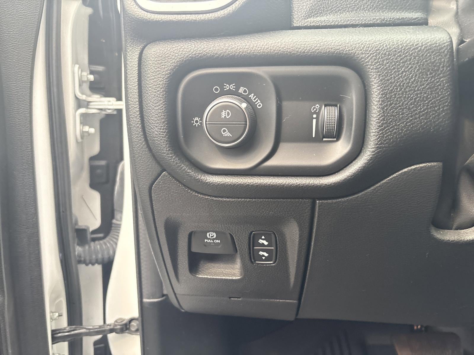 2022 RAM 1500 Big Horn 4x4 Crew Cab 5'7" Box