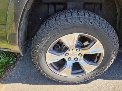 2019 RAM 1500 Laramie 4x4 Crew Cab 5'7" Box