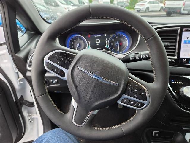 2025 Chrysler Pacifica Select FWD
