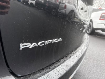 2022 Chrysler Pacifica Touring L FWD