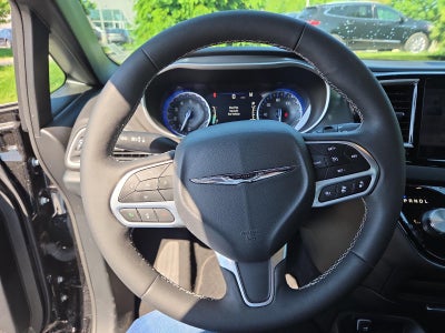 2025 Chrysler Pacifica Select FWD