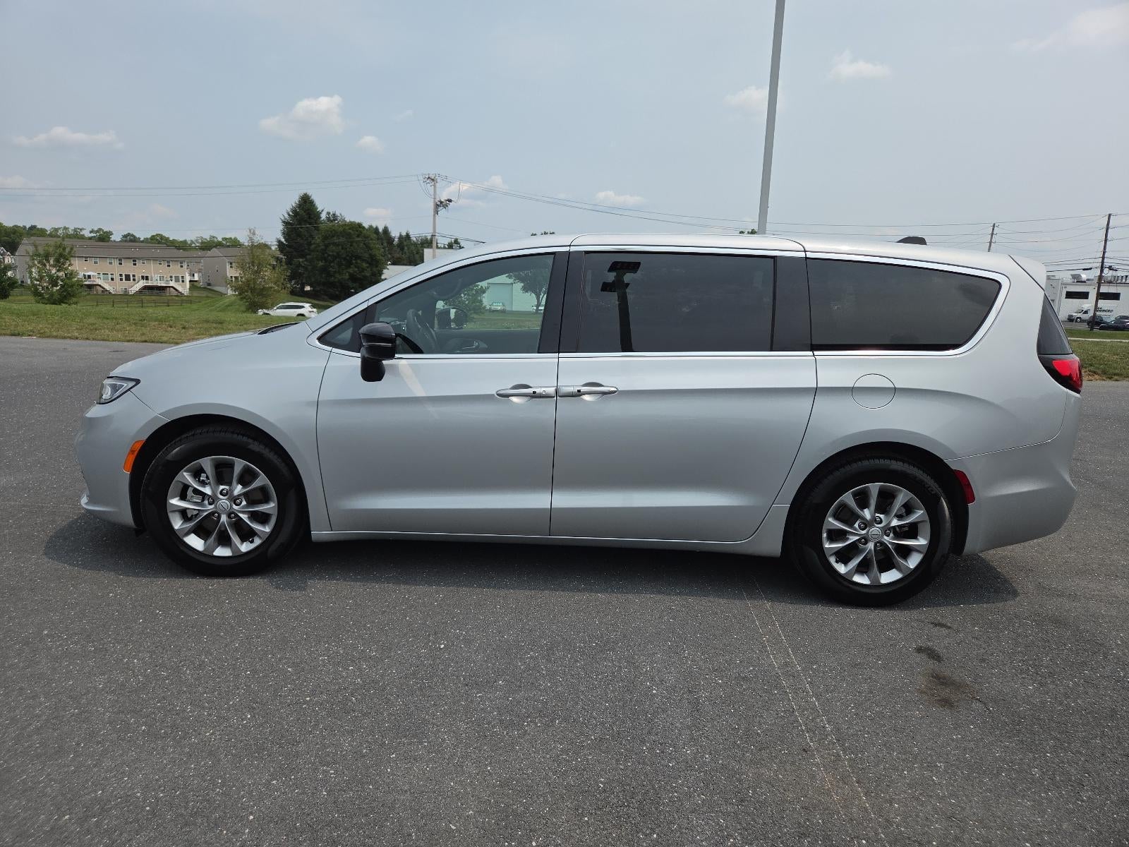2026 Chrysler Pacifica Limited FWD
