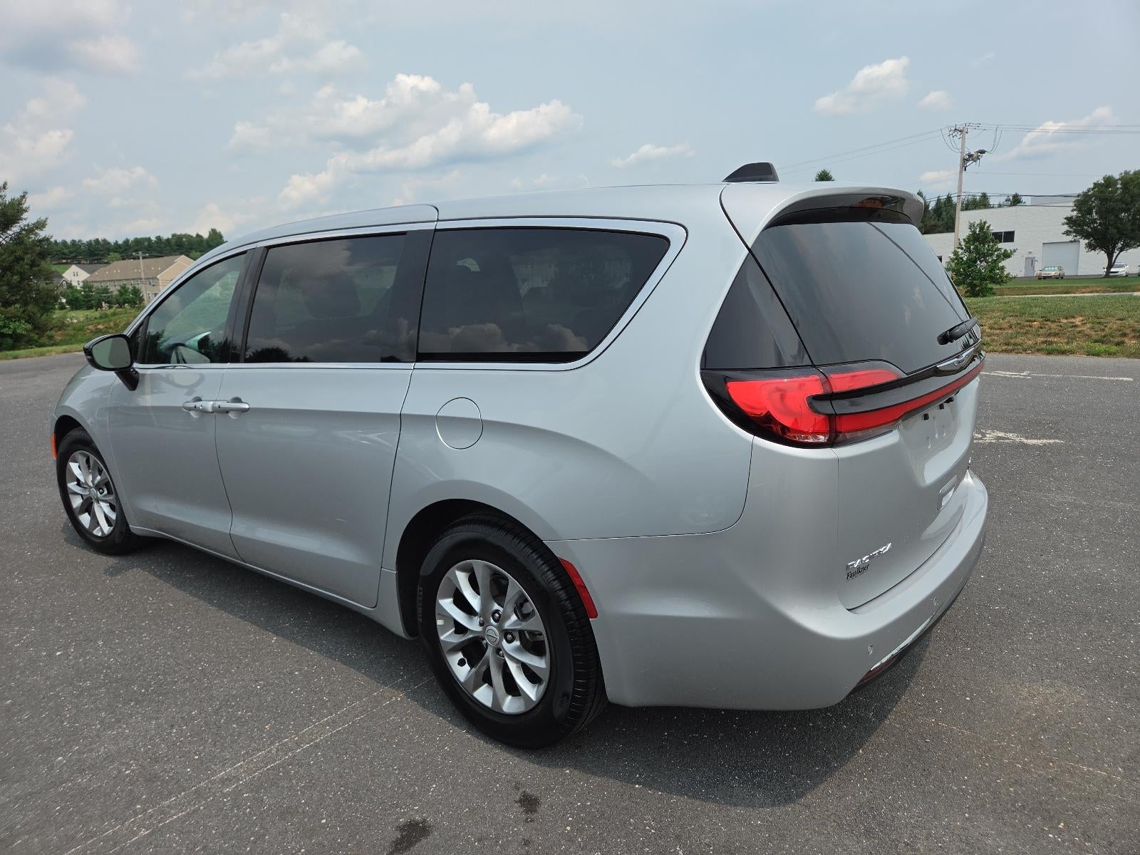 2026 Chrysler Pacifica Limited FWD