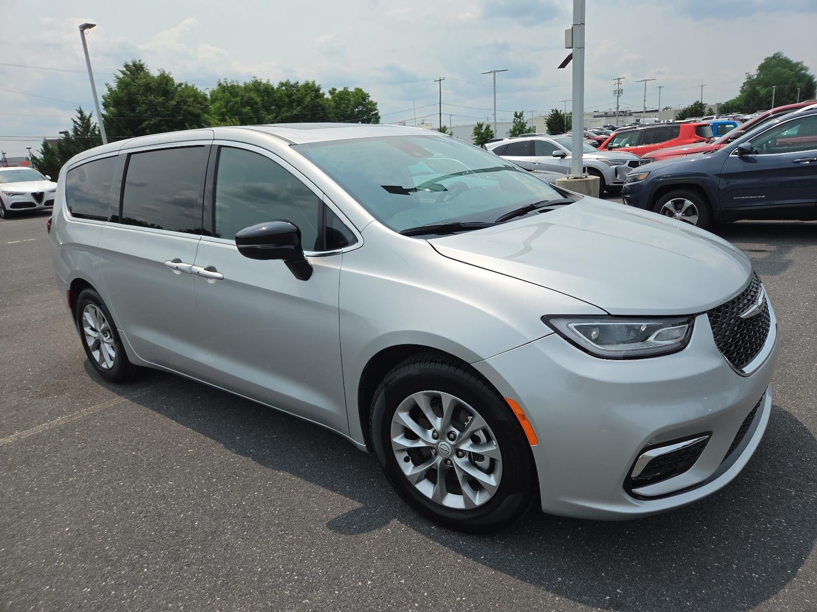 2026 Chrysler Pacifica Limited FWD