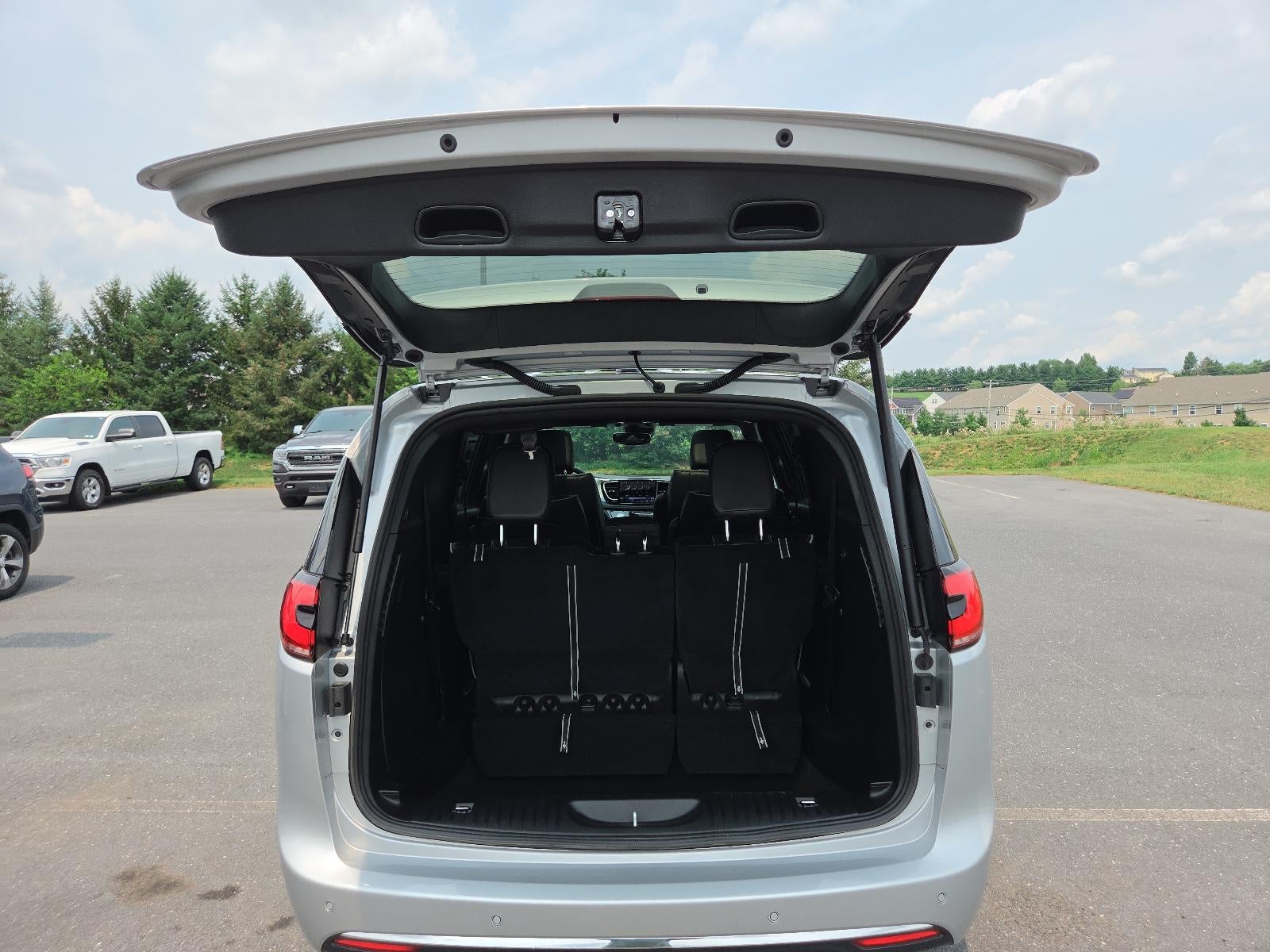 2026 Chrysler Pacifica Limited FWD