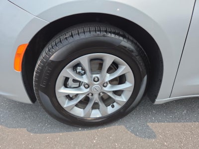 2026 Chrysler Pacifica Limited FWD