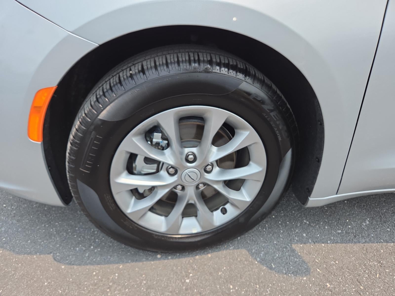 2026 Chrysler Pacifica Limited FWD