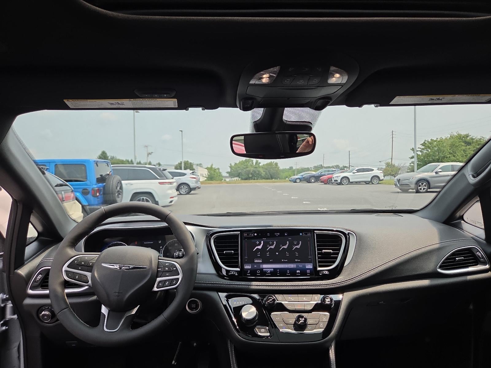 2026 Chrysler Pacifica Limited FWD