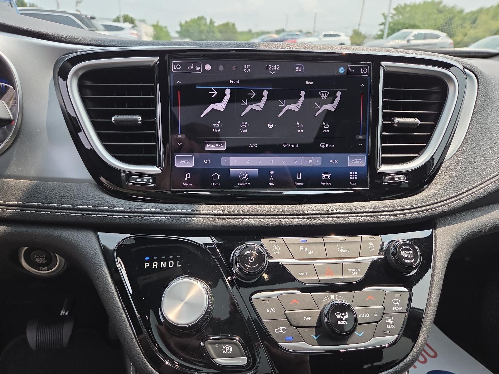 2026 Chrysler Pacifica Limited FWD